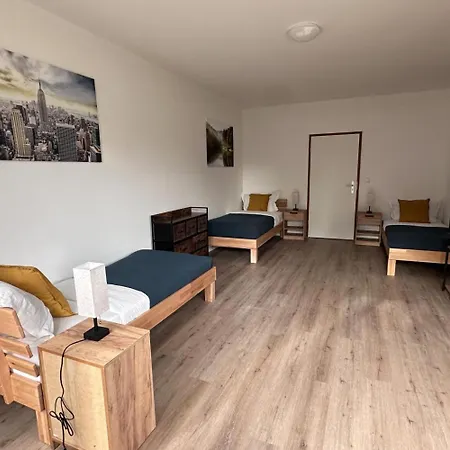 Large Group Apartments - Single Beds - Free Parking - Near Duesseldorf Airport Duisburg