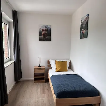 Large Group Apartments - Single Beds - Free Parking - Near Duesseldorf Airport Duisburg