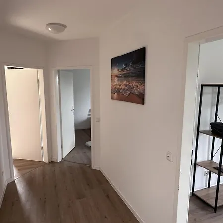 Large Group Apartments - Single Beds - Free Parking - Near Duesseldorf Airport