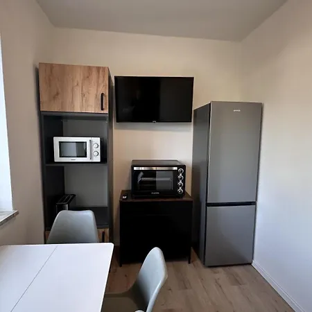 Large Group Apartments - Single Beds - Free Parking - Near Duesseldorf Airport *