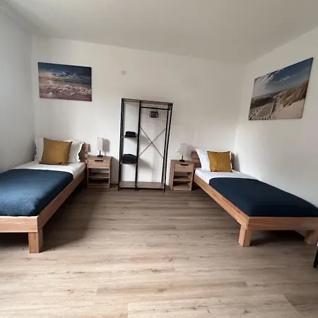 Large Group Apartments - Single Beds - Free Parking - Near Duesseldorf Airport Appartement *