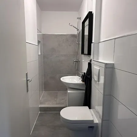 Large Group Apartments - Single Beds - Free Parking - Near Duesseldorf Airport * Duisburg