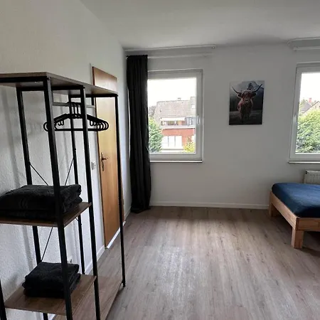 Large Group Apartments - Single Beds - Free Parking - Near Duesseldorf Airport
