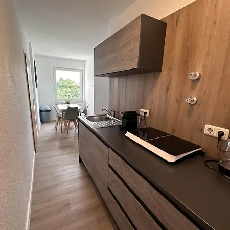 Large Group Apartments - Single Beds - Free Parking - Near Duesseldorf Airport Appartement *