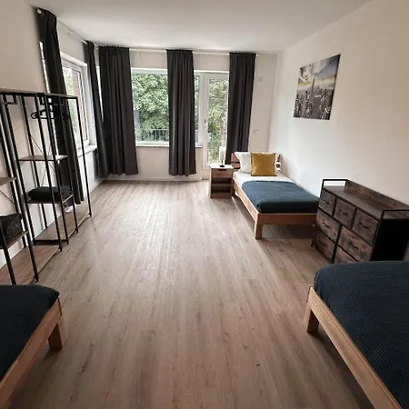 Large Group Apartments - Single Beds - Free Parking - Near Duesseldorf Airport * Duisburg
