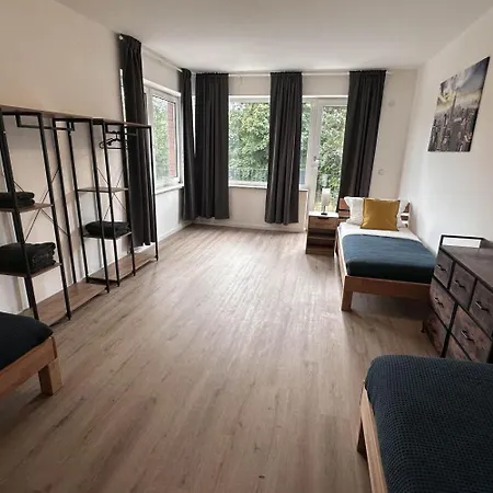 Large Group Apartments - Single Beds - Free Parking - Near Duesseldorf Airport Appartement *