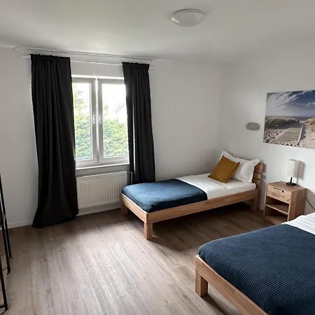 Large Group Apartments - Single Beds - Free Parking - Near Duesseldorf Airport Apartmán