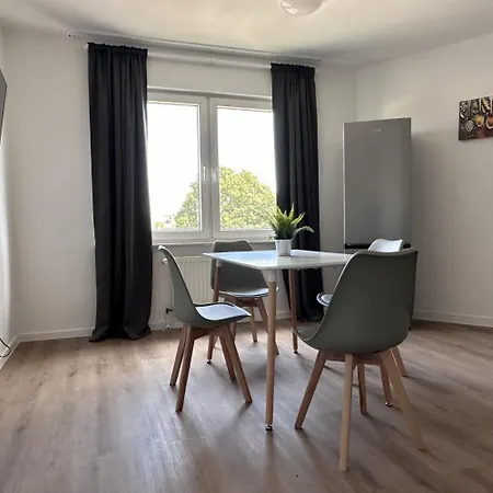 Large Group Apartments - Single Beds - Free Parking - Near Duesseldorf Airport Appartement