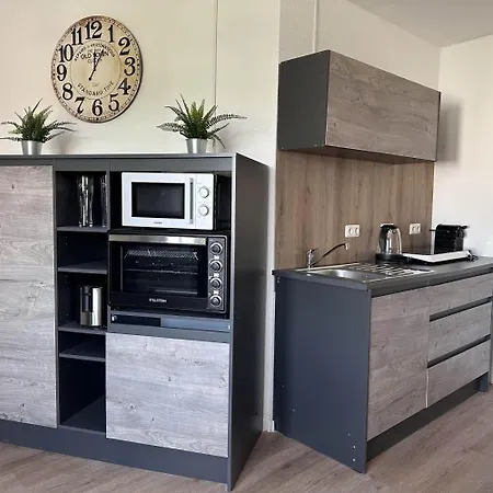 Large Group Apartments - Single Beds - Free Parking - Near Duesseldorf Airport * Duisburg