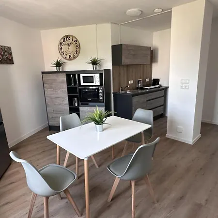 Large Group Apartments - Single Beds - Free Parking - Near Duesseldorf Airport * Duisburg