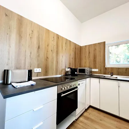 Large Group Apartments - Single Beds - Free Parking - Near Duesseldorf Airport