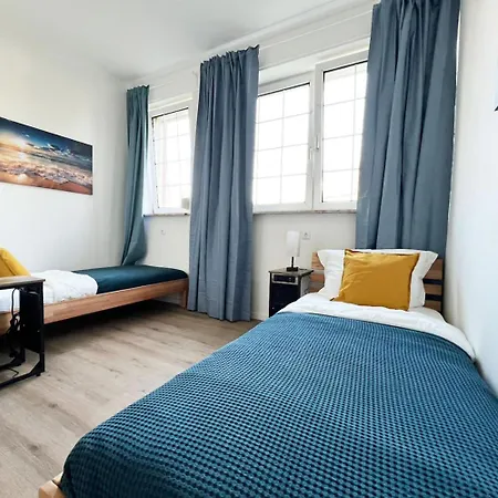 Large Group Apartments - Single Beds - Free Parking - Near Duesseldorf Airport