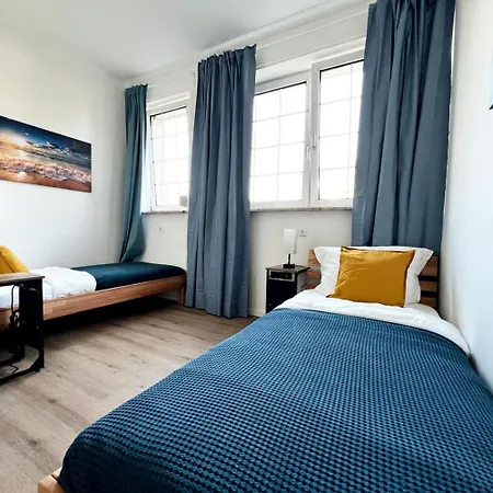 Large Group Apartments - Single Beds - Free Parking - Near Duesseldorf Airport Apartmán *
