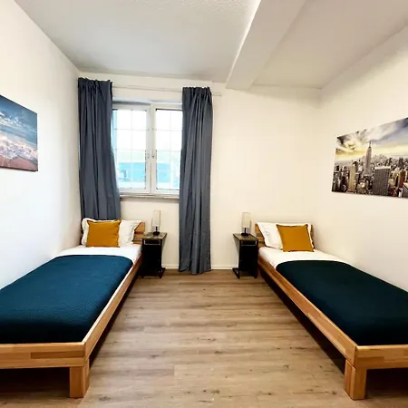 Large Group Apartments - Single Beds - Free Parking - Near Duesseldorf Airport