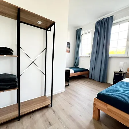 Large Group Apartments - Single Beds - Free Parking - Near Duesseldorf Airport Apartmán