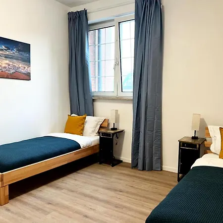 Large Group Apartments - Single Beds - Free Parking - Near Duesseldorf Airport