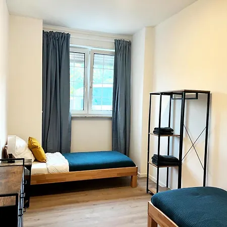 Large Group Apartments - Single Beds - Free Parking - Near Duesseldorf Airport Apartmán