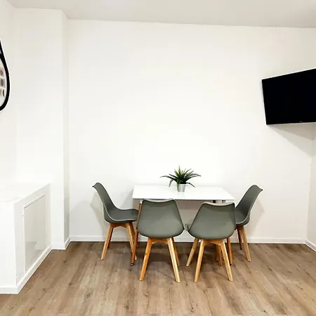 Large Group Apartments - Single Beds - Free Parking - Near Duesseldorf Airport * Duisburg