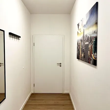 Large Group Apartments - Single Beds - Free Parking - Near Duesseldorf Airport *