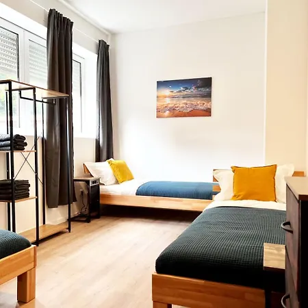 Large Group Apartments - Single Beds - Free Parking - Near Duesseldorf Airport * Duisburg